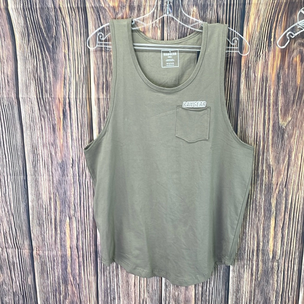 ⭐️NWT RAWGEAR workout tank with pocket. SZ SM